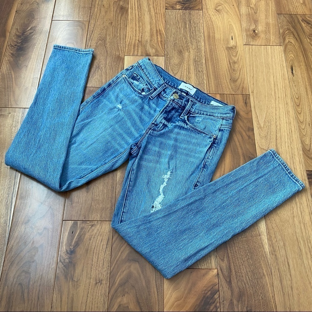 Frame Le Garcon Distressed
Jeans Size 23 Beldon Rips Mid Rise
Straight Fit - Picture 11 of 16